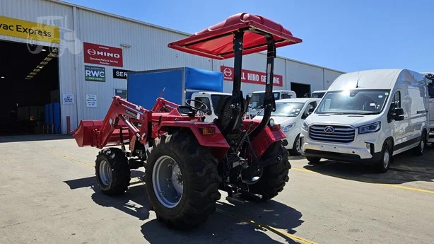 Trattore MAHINDRA 4025 2024