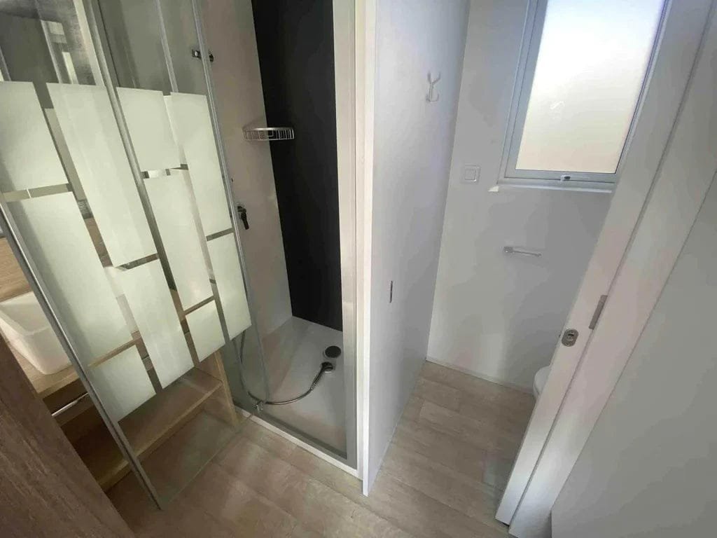 Casa Mobile “COPPEL” 8,3×4,3m – 2 Camere e 2 Bagni (4 Stagioni)